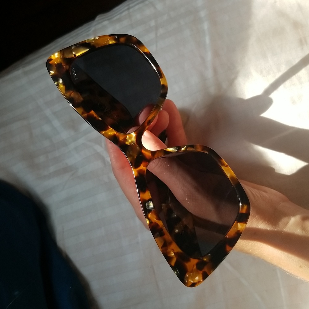 I-SEA Tortoise Shell Sunglasses - Picture 2 of 14